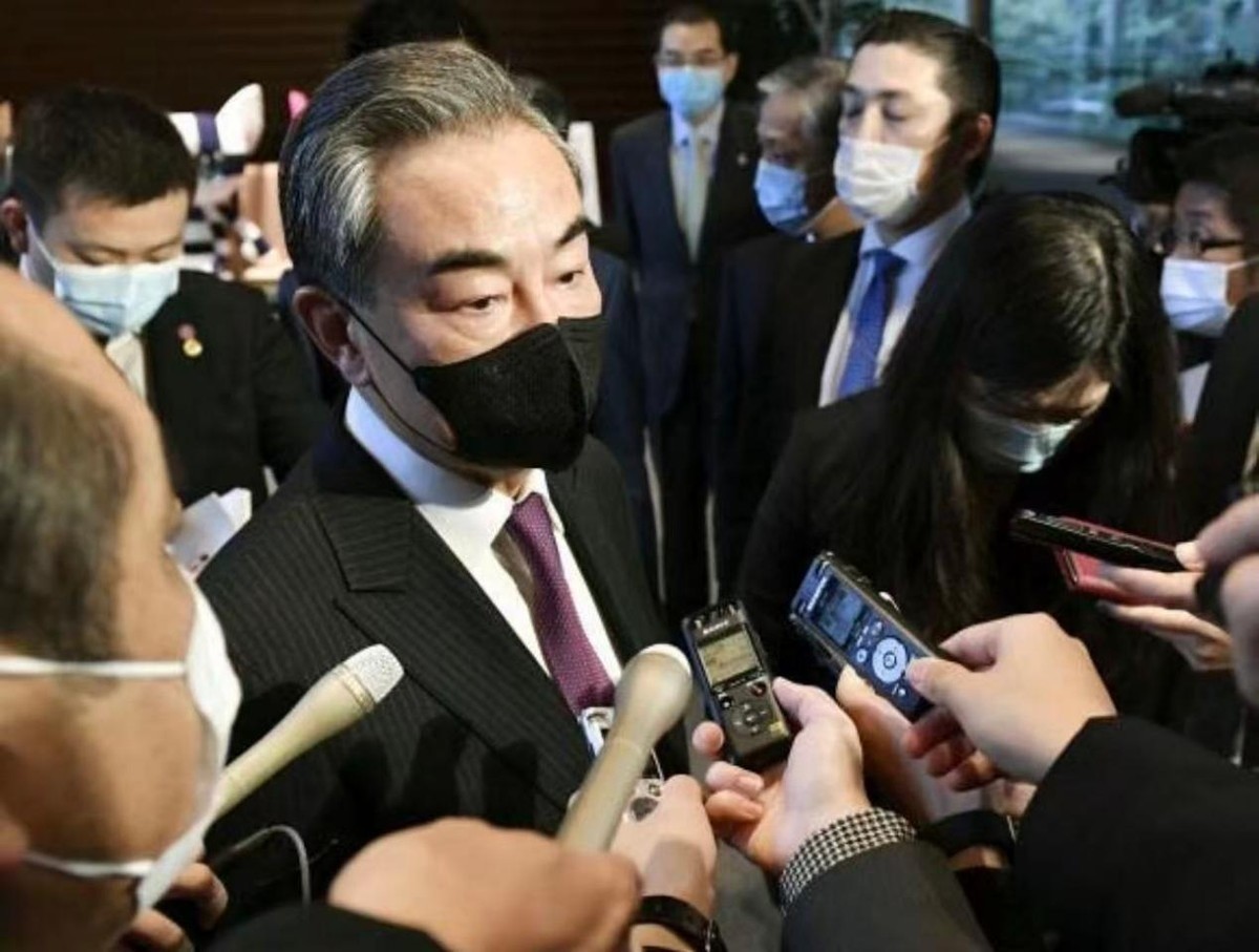 韩国一个军事专家，直接把话挑明了，他曾说，现在这个世界上，没有任何一个国家敢动，一个都没有，美国也算在内，美国打中国得跨洋作战，中国守家门口就能把火力铺开，美军想赢的概率低到几乎没有。

韩国那名军事专家把问题挑得很直，美国真要在中国近海打一场大规模战争，最大的麻烦不只是面对多少军舰和战机，而是隔着