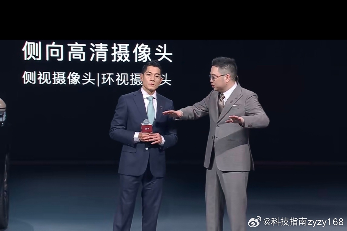 奕境X9正式上市，定位第二代家庭旗舰大六座SUV，售价27.98-35.98万，由东风与华为乾崑深度共创。
全系标配华为乾崑ADS 5智驾、896线双光路激光雷达、鸿蒙座舱6与800V高压平台。车长5301mm，三排都不是应急座，搭载天穹智盾安全架构，车身最高2400MPa钢。
把50万级旗舰配置下放到30万区间，补齐智驾、空 ​