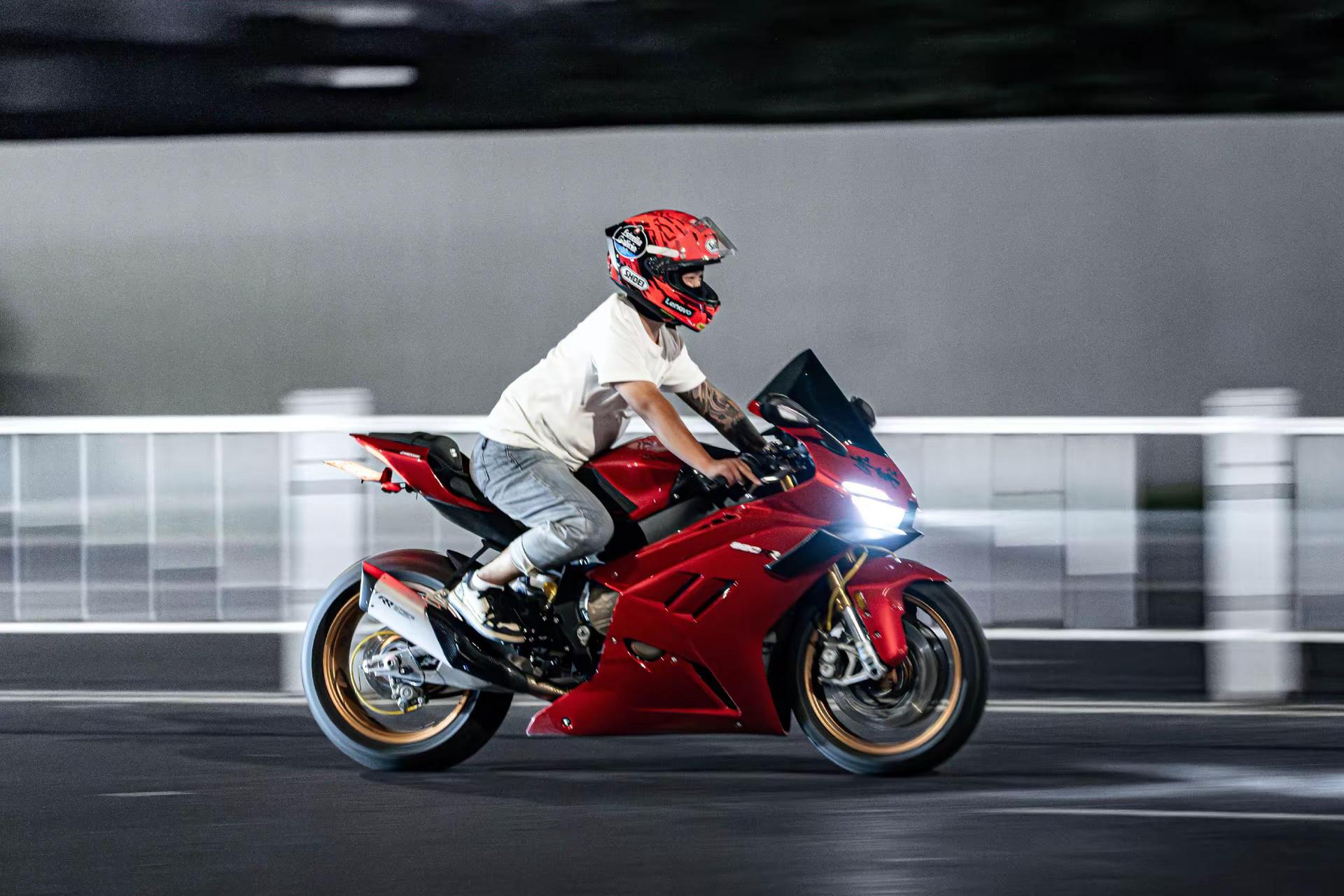 20260907新城路追焦机车追焦 女骑 ninjia400 张雪500rr