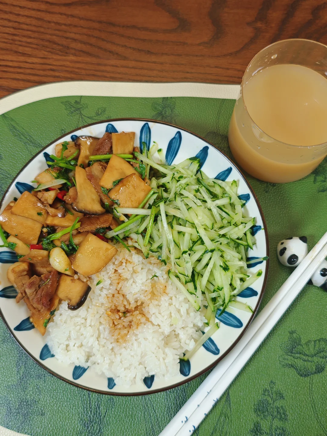 杏鲍菇炒肉盖饭…