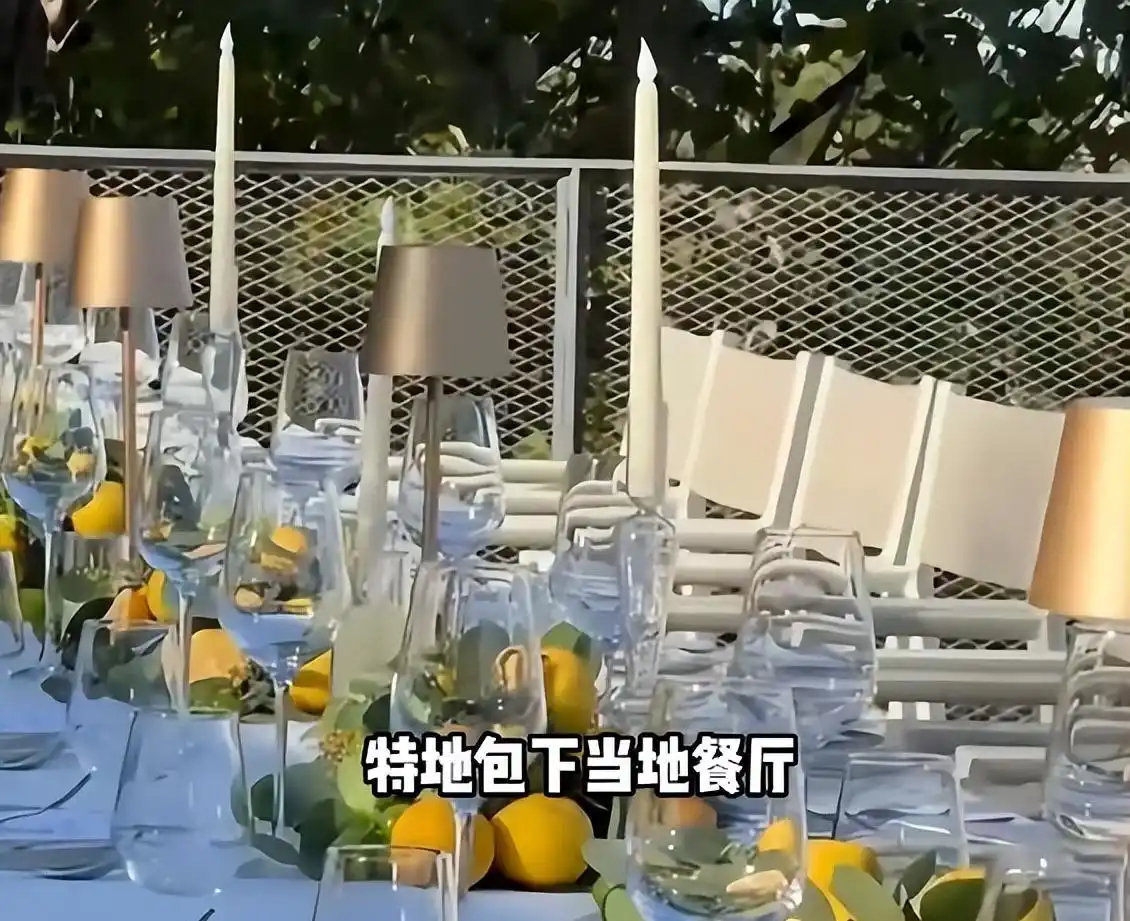 太阔气了！陈伟霆何穗给宝贝儿子办一周岁宴席，直接包下整层大餐厅，还在大楼顶层办生日派对。 ​