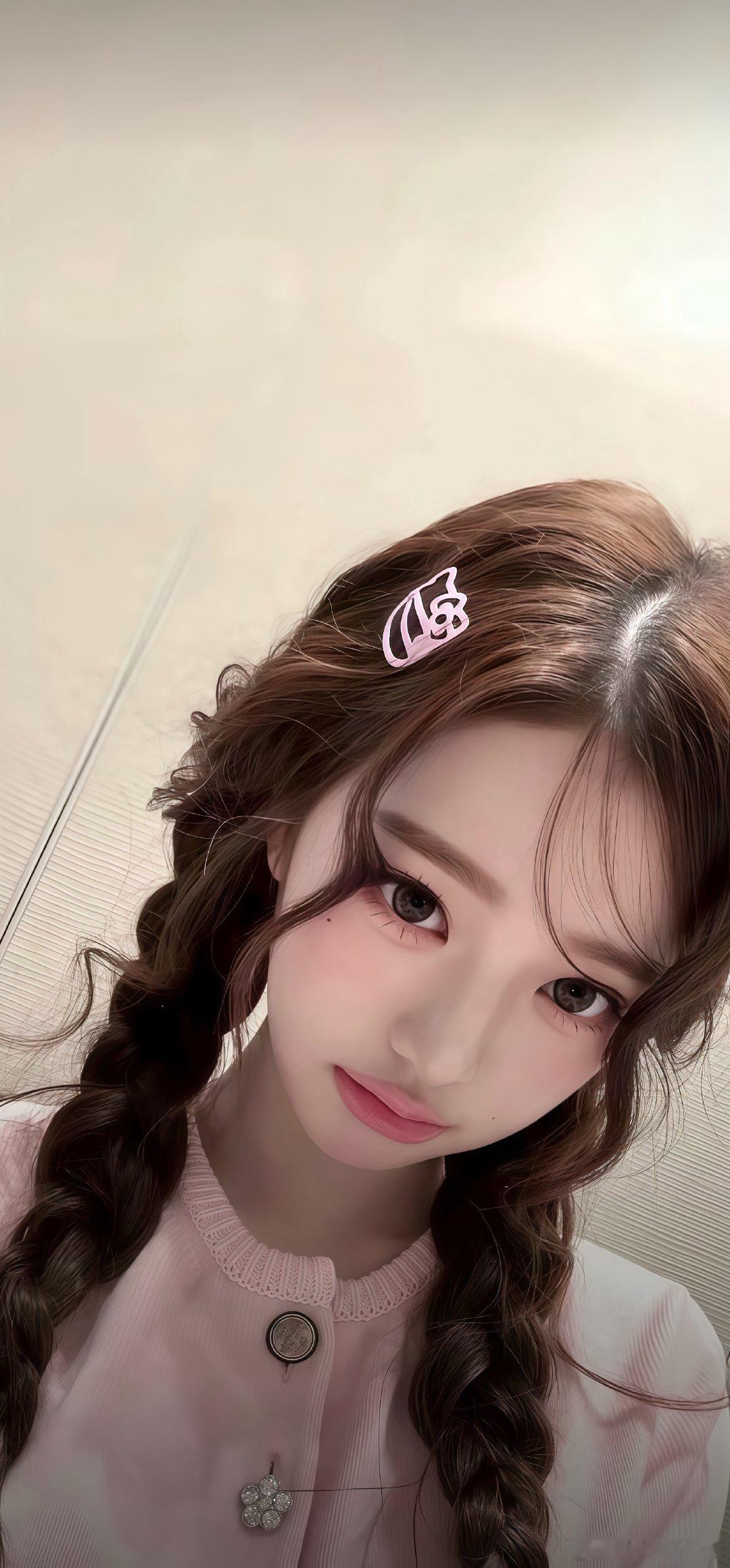 #张元英[超话]#  一张壁纸🉑存～ ​