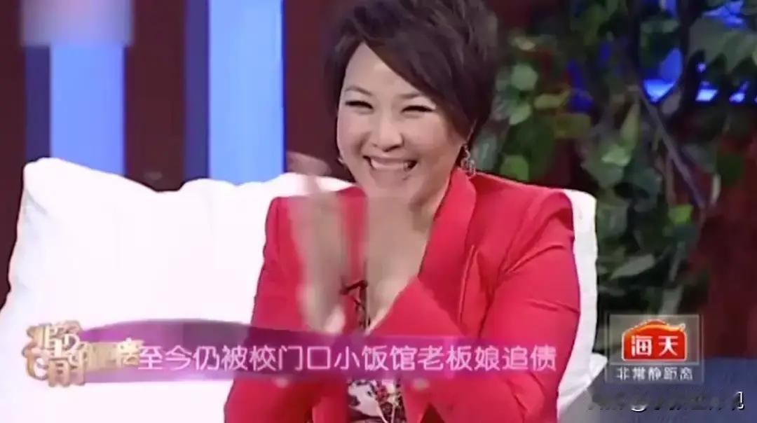 1997年，王千源开了一家饭馆，李乃文和赵春阳去吃饭，吃完后，赵春阳擦擦嘴就走，李乃文问:“你不给钱吗”？

赵春阳扭过头，咧嘴一乐：“千源不是说了嘛，记账上。”
李乃文皱皱眉，还是从自己口袋里摸出几张零钱，压在了空盘子底下。他知道王千源这店开得不容易，租金、菜钱、水电，样样都压人。赵春阳可以没心没