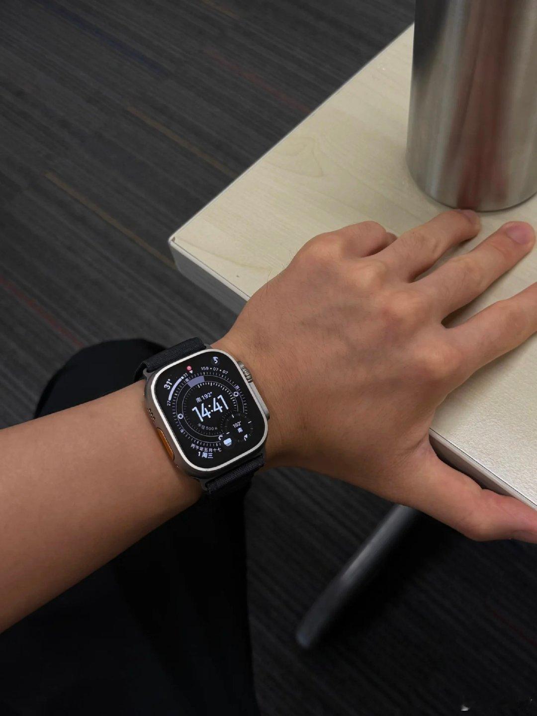 #苹果或将下架11款设备#苹果确实大概率会下架iPhone 17 Pro 系列，Apple Watch Series 11，Apple Watch Ultra 3，AirPods 4Apple TV 4K（第三代），HomePod mini（第一代），HomePod（第二代）。但是想想，下架了不就代表着会有新的替代产品上来吗 ​