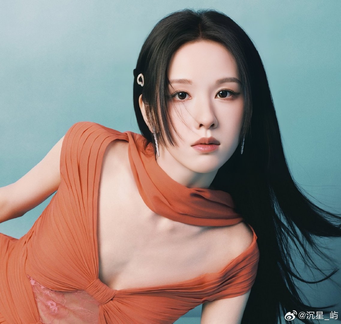 #Jisoo陈都灵winter朴志效撞衫#大家都好漂亮，期待这个兔子妹的新剧冬风吹又生和今天也没变成玩偶呢吧[兔子][兔子] ​