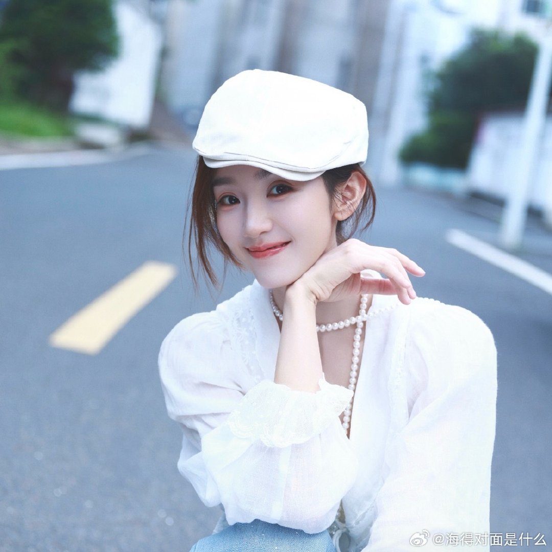 #肖燕[超话]##肖燕一梦枕星河##肖燕新白娘子传奇##肖燕陌上人如玉##肖燕小娘惹# 

命运就把一锁，锁住幸福良缘

​