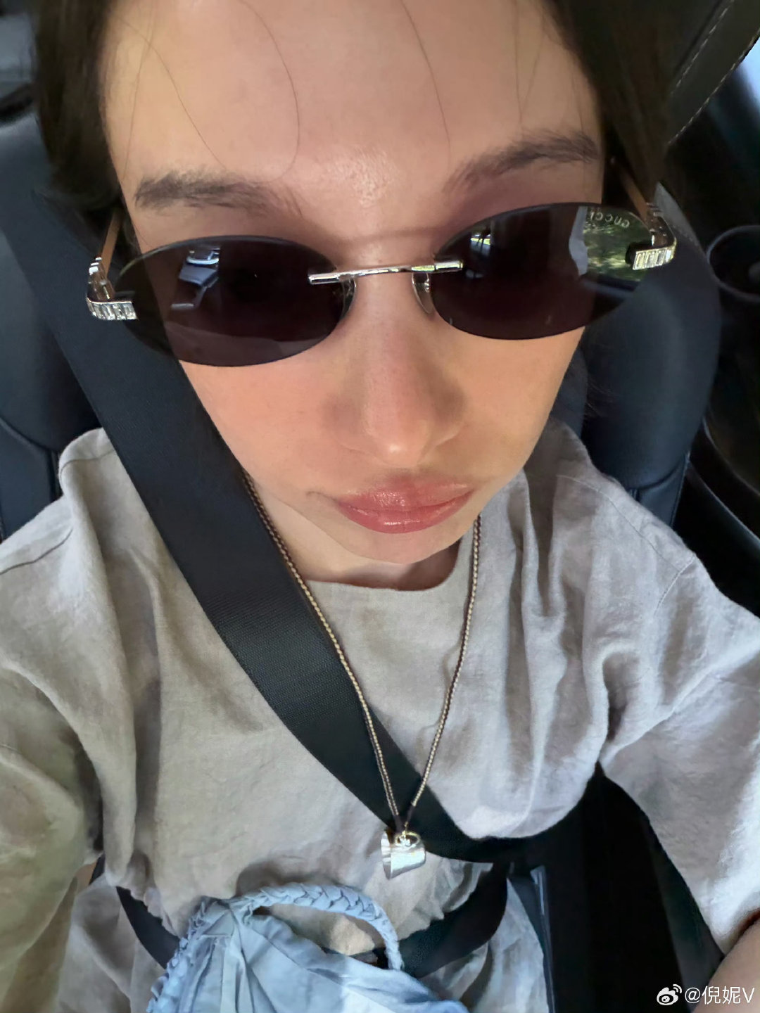 #倪妮学车状态演我##倪妮学车状态# 

哈哈啊哈笑不活了！倪妮也躲不过学车的累
第一天学车状态好好 简直就是打扮美美的来旅游的？结果第二天已经没有第一天的好状态了！别笑！我学车也这样[允悲] ​​​