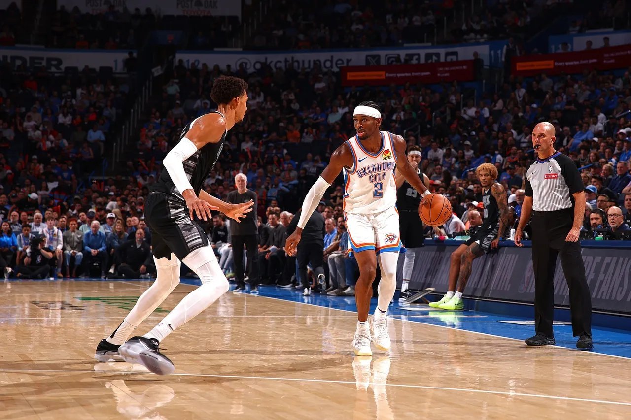 NBA 上赛季总决赛尼克斯4-1击溃马刺成功登顶。不少观点看好火箭新赛...