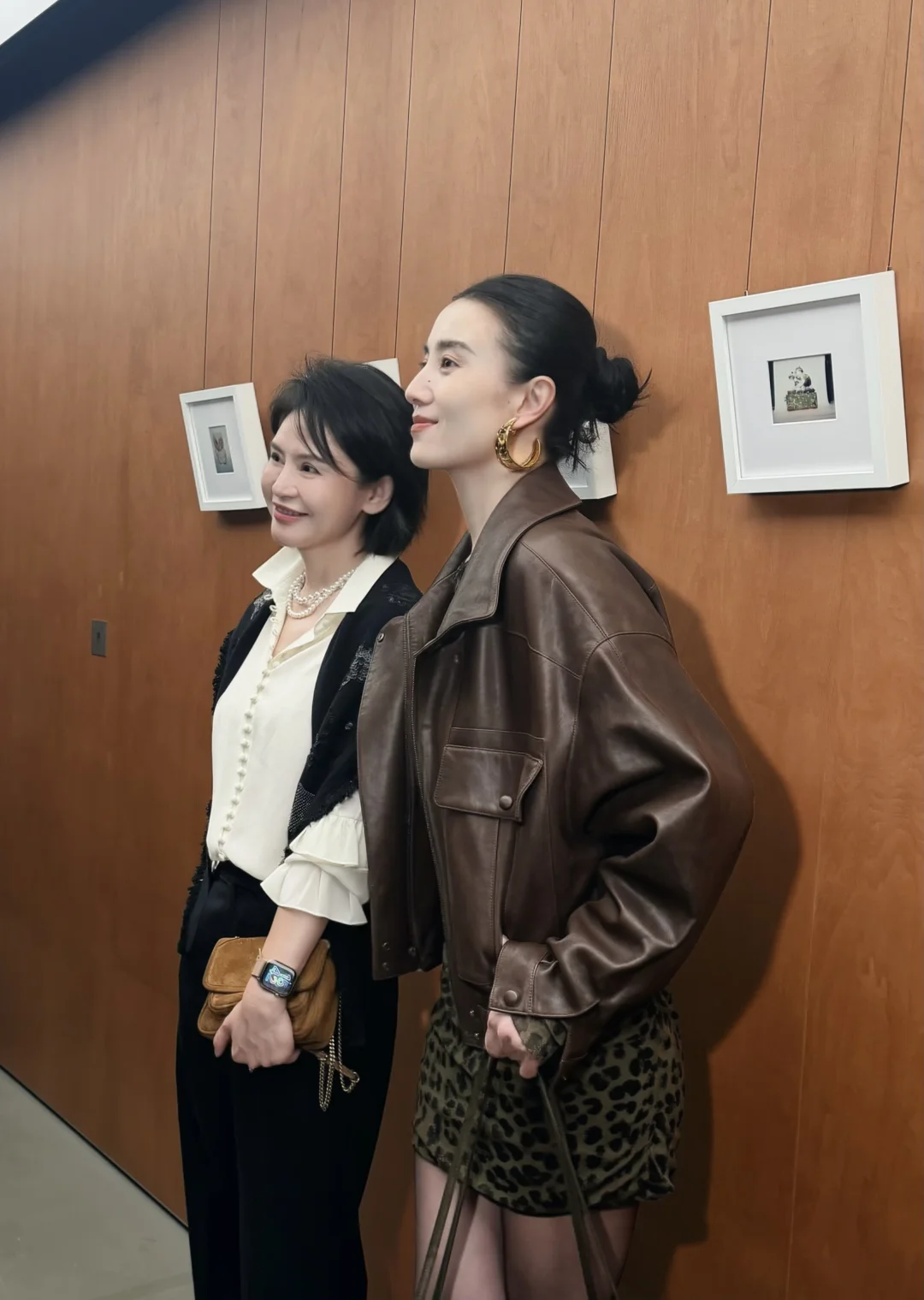 60后追星 和宋佳一起看展
昨天和两个女儿受邀请参加活动
感受圣罗兰知识分子和女