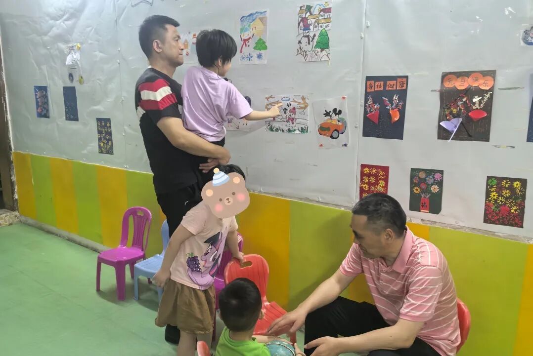 为践行党的群众路线，充分发挥党员的先锋模范作用，切实关爱特殊儿童群体...