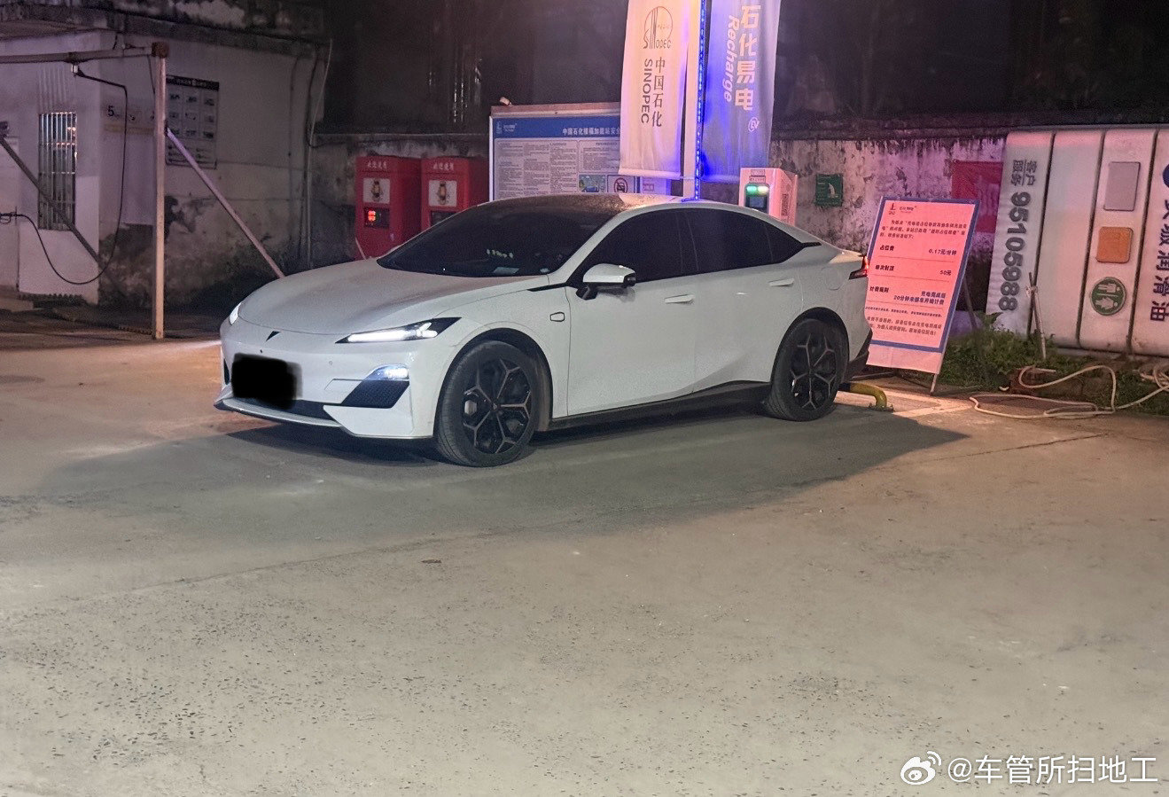 这车看着依旧很帅
虽然两年前买的深蓝SL03即将退出历史的舞台，但是现在看着这外观仍然不过时，还是巨帅的#长安汽车# ​