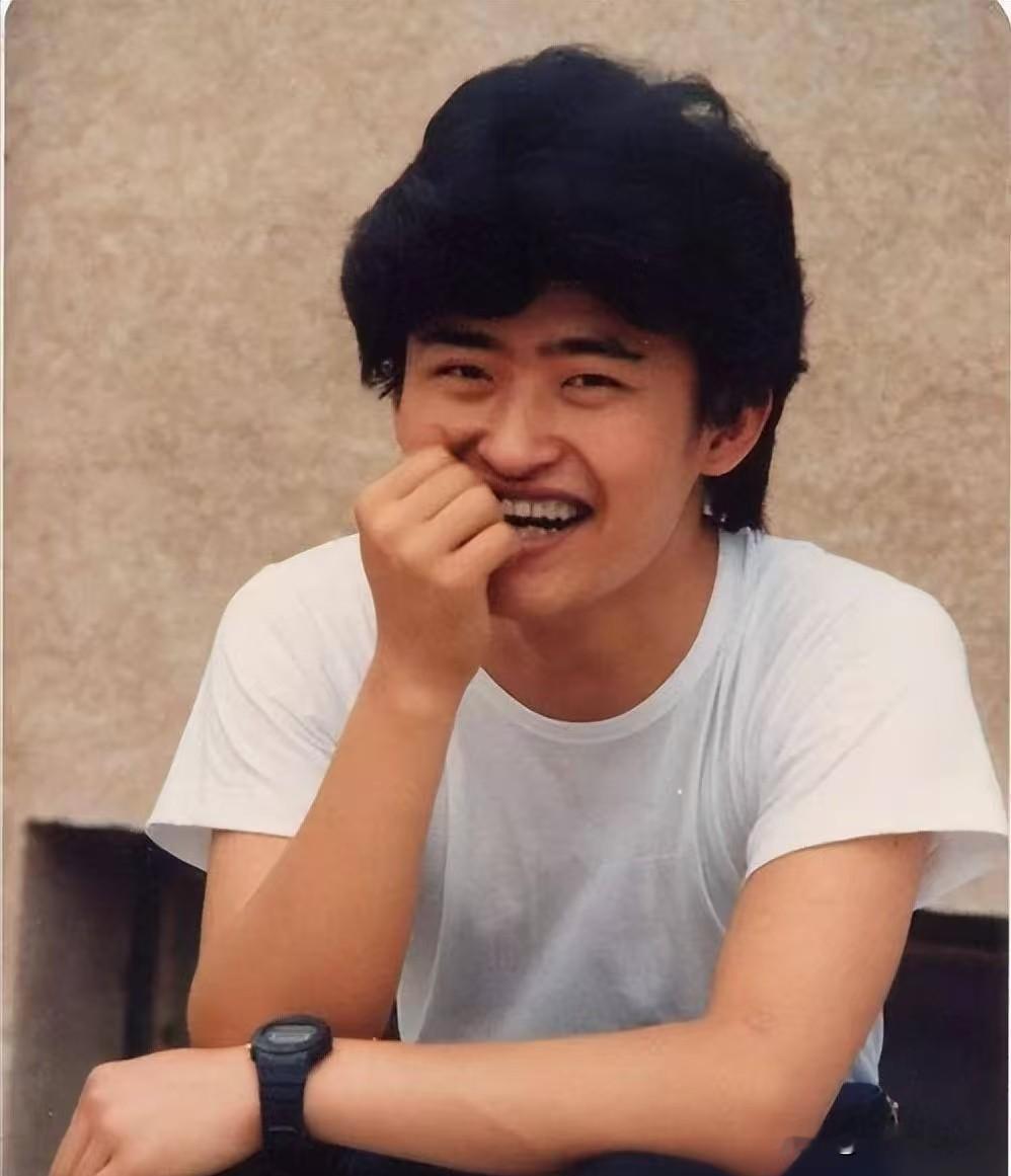 我突然发现，
人什么时候走，自己好像多少能感知到，
不信你看刘欢
 
就在十几天前，刘欢的妻子卢璐主动找到当初和刘欢合作过的《甄嬛传》的作曲家孟可。
说是一定要跟他结清一笔几万元的旧账。

这笔钱其实是一次最终没有启用的节目录制，孟可再三推辞不肯收，可刘欢这边依旧执意要把款项结清。
 
估计在那个时