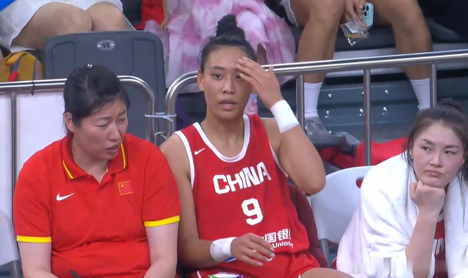 张子宇缺阵，女篮半场29-58落后尼日利亚29分，宫指导脸色铁青  半...