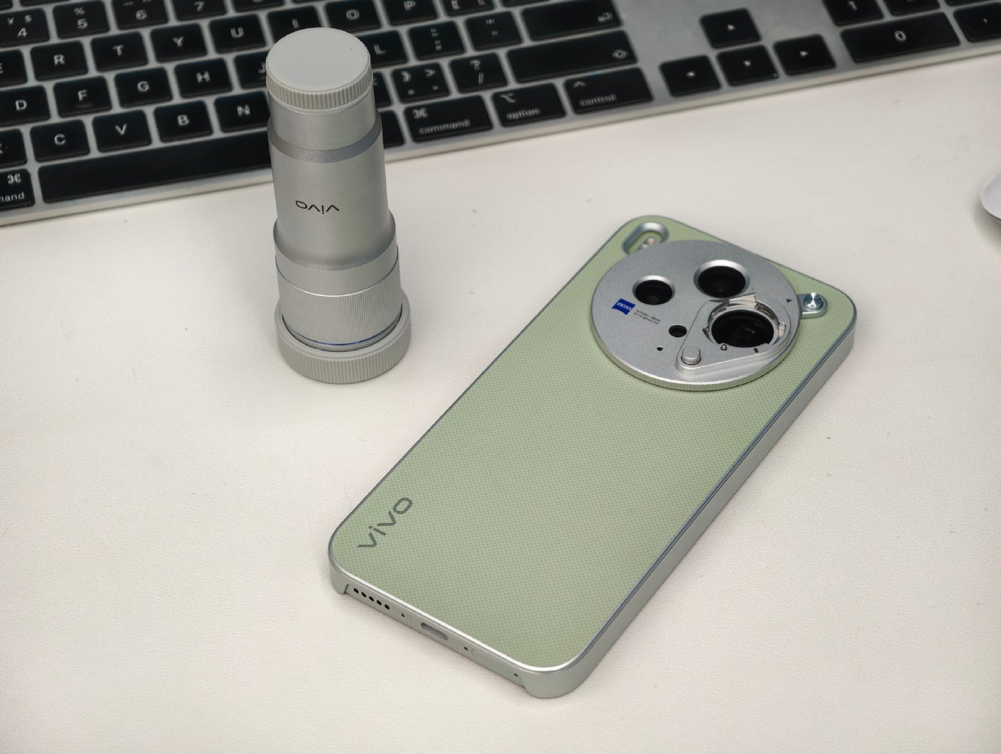 媳妇要去看演唱会，给她买了最贵的位置，又给她准备了一台vivo X300s+口红增距镜！ ​