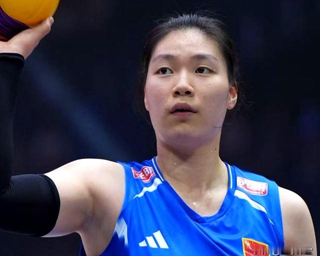 2026年亚运会女排B组第三轮，中国女排3-0战胜哈萨克斯坦女排。
 

这场比赛我们打得还是比较轻松的，虽然第一局出现了发球和一传的问题，但我们还是可以中后局一波带走。
 

第二局完全压制对手，第三局局中拉开分差，最终轻轻松松取胜。
 

比分看着是兵不血刃，但明眼人都能看出来，哈萨克斯坦队给的