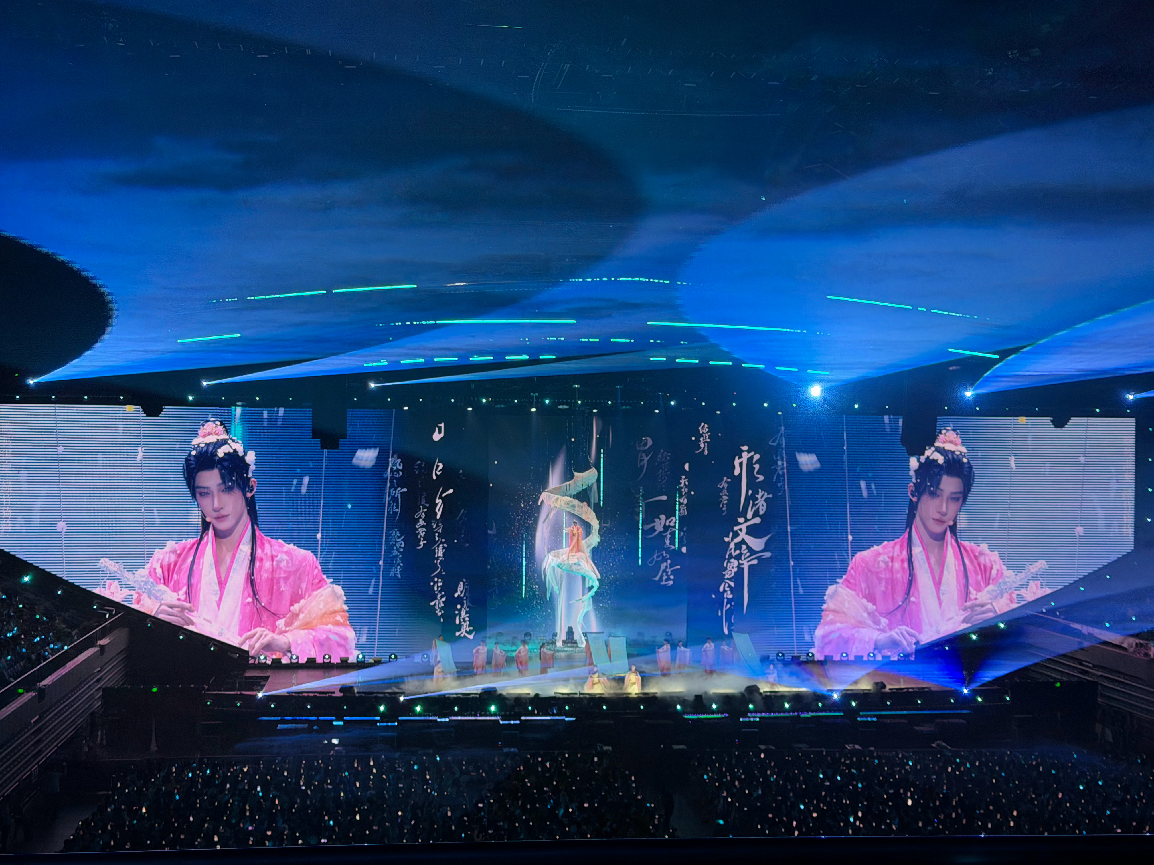 #刘宇二十六岁请查收#🩵#刘宇2026宇宙诗人巡演# 
陪你过的第六个生日🥳生日快乐宝贝！
由于我的问题，这次的🎫对我来说异常艰难
但幸好！我还是来见你了！
在想记下什么时，泪水更先抵达眼眶
时常不知道怎么表达对你的喜欢
只能多多说一句：我好喜欢你呀！！！
你越来越好，越来越耀眼
我也在跟 ​