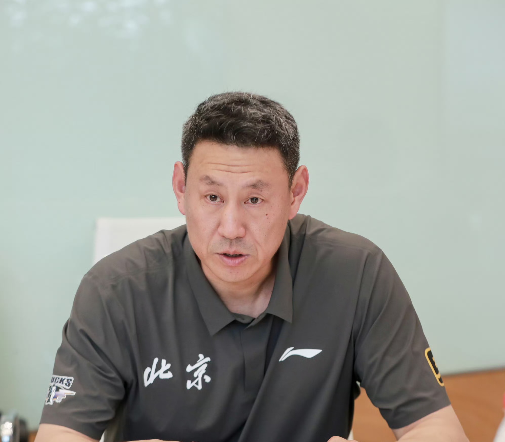 李楠为何领先深圳马可波罗近60分还不收手？深圳马可波罗顾全指导简直怀疑人生了。李楠的问题要溯源到当年他在江苏肯帝亚的惨痛教训，就是因为打默契球，自己被禁赛，儿子也受牵连。此番重回CBA，李楠是肯定不敢打默契球了，他更渴望在CBA整个联盟显摆显摆，庆祝一下自己的成功回归。不幸的是，赶上深圳顾全及贺希宁