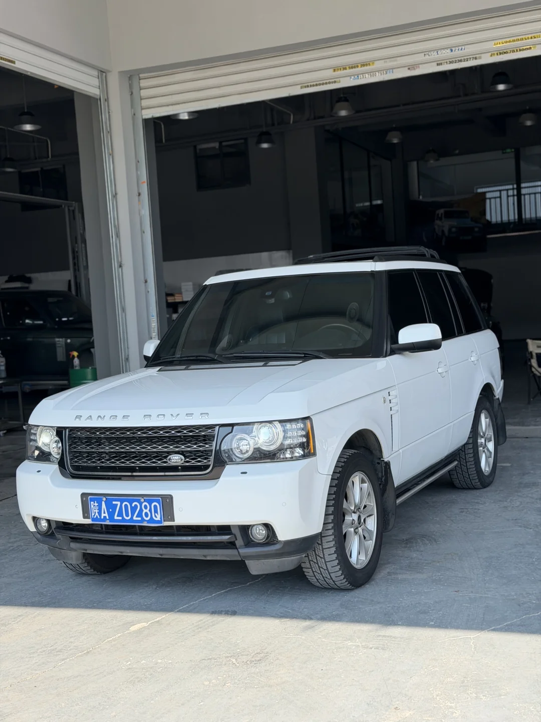 2013年上牌揽胜行政4.4T 柴油V8
8速 18万公里实表 原版局部补漆 查