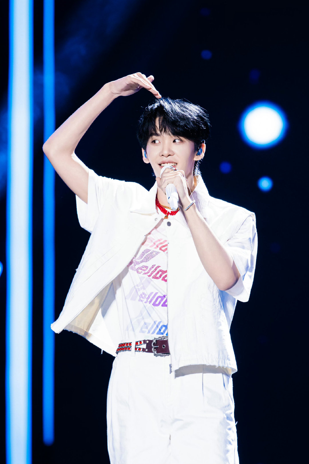 #小沈阳余文乐给王赫野送花篮# 
哥哥们来支持这个王赫野了！！演唱会都给送了花篮，果然我们披哥的友谊就是最夯的，节目外的小互动为兄弟们的友情增加了一份惊喜感[打call][打call]要一直走下去啊！！ ​
