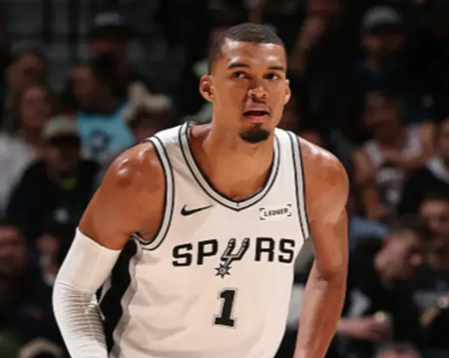 米奇：文班没有恶意，除此之外任何进一步的处罚都是荒谬的  NBA季后赛...