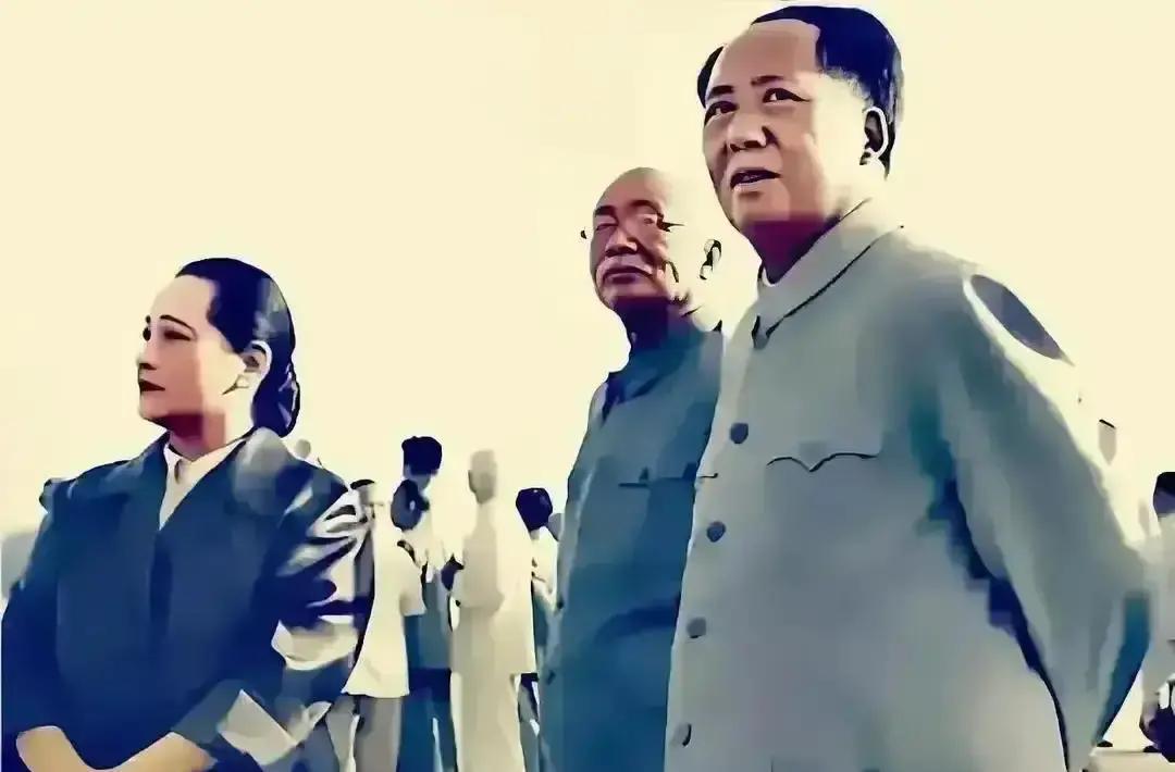 宋庆龄先生曾深情地说：“毛主席对我的称呼，从孙夫人到庆龄先生，再到亲爱的大姐，称呼的嬗变，说明我们都走进了对方的心里。能被润之主席称呼为亲爱的大姐，这是我引以为傲的！”
那封邀请她担任中央人民政府副主席的函件，被她轻轻搁在茶几上，旁边是一杯已经凉透的茶。她没有立刻回复。
几天后，一个午后，她独自走出