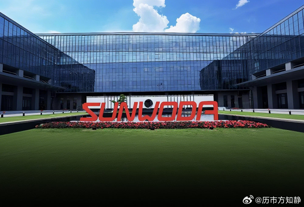 #欣旺达 宁德时代#宁德时代的压力越来越明显了，继理想之后，小米出资17亿入股欣旺达动力，增资后小米持股5.34%。
现在车企日子很难熬，9月全行业卖出306万台汽车，平均每台车利润才464元，利润率仅有1.4%，创下近年新低。小米并非打算自建电池，而是搭建二供、三供供应链，掌握议价主动权，并非简单的 ​