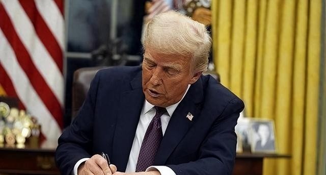 美专家：中国不要执迷不悟，倘若继续研发芯片，将遇到经济危机

近年来，美国不断加强对先进计算芯片、半导体制造设备等领域的出口限制，希望通过技术管控保持自身优势。相关措施涉及先进芯片、制造设备以及部分关键技术环节，对全球半导体产业链都产生了一定影响。

在这样的背景下，一些美国观点认为，中国发展芯片产