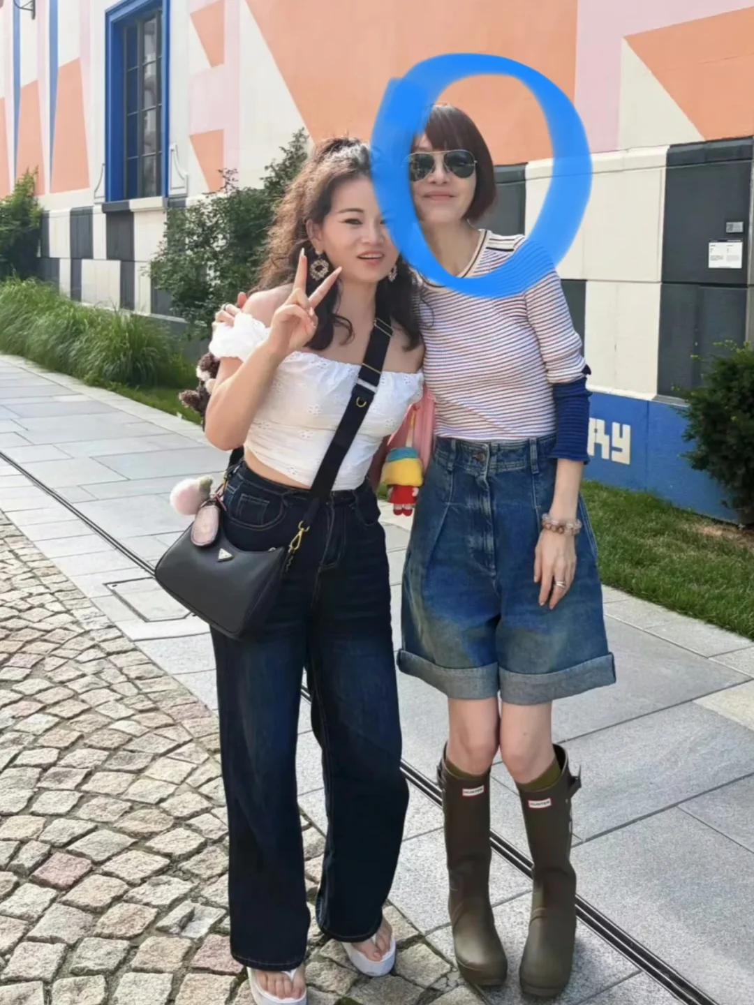 56岁鲁豫真的好显年轻！