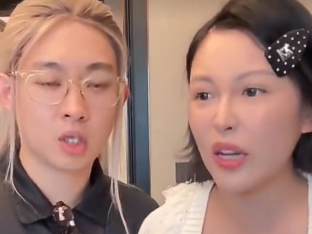 千万粉丝博主张凯毅发布视频官宣离婚，她和艺术家丈夫张煜东已经结束婚姻，孩子抚养权归她，离婚冷静期结束到现在，已经过去将近三个月。
 
很多人还记得当初这段感情，求婚时那顶四斤重的黄金凤冠，一度刷满网络。两人从公开恋情，到闪婚领证，再到怀孕生子，全程被大众盯着看。大家看到的，一直是精心展示出来的幸福画