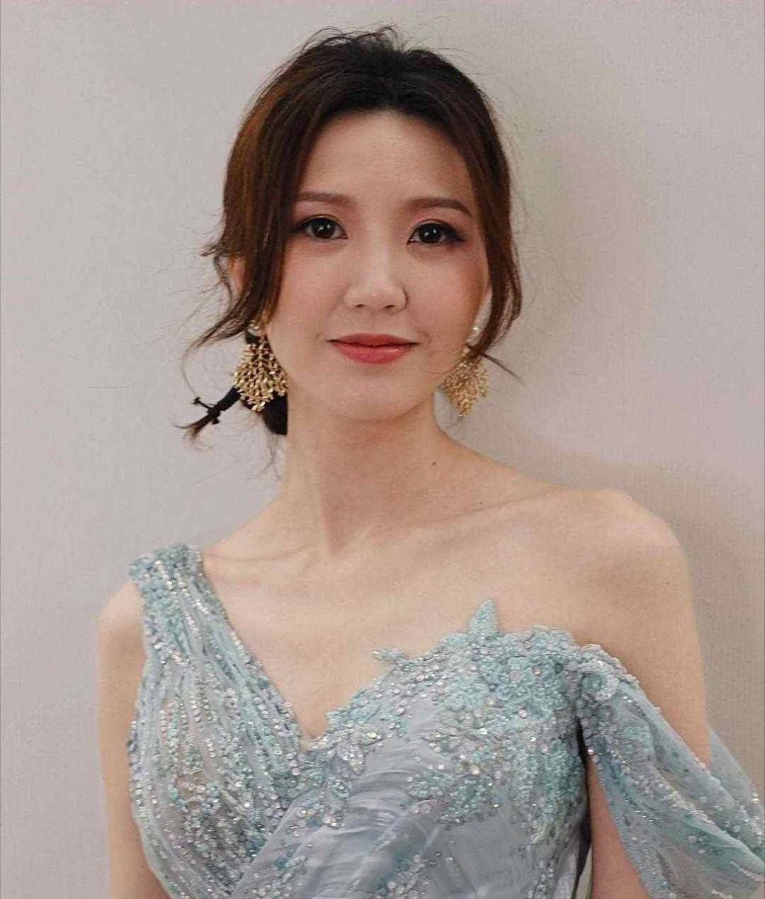 吴若希哈喽吴若希，杰仔好久不见你，到时候我会来看你请你同我打个招呼得不...