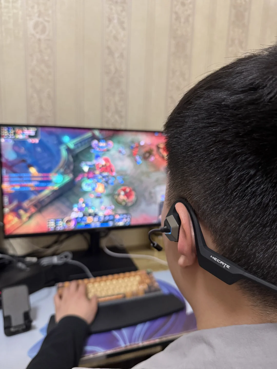 新形态的游戏耳机，体验感到底怎么样？