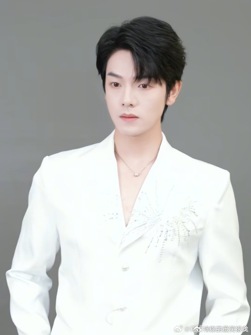 #李光洁对曾辉全肯定# 一路并肩同行的队友，李光洁见证曾辉每一次突破，毫不保留送出全部肯定，太暖心#披荆斩棘# ​