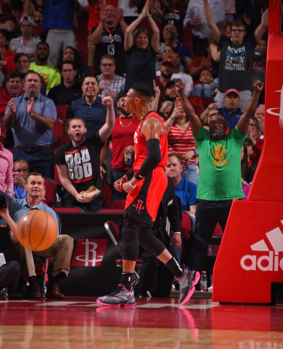永远的“威震天”🏀  我们也曾一起拥有红色回忆🚀  退役生活一切顺...
