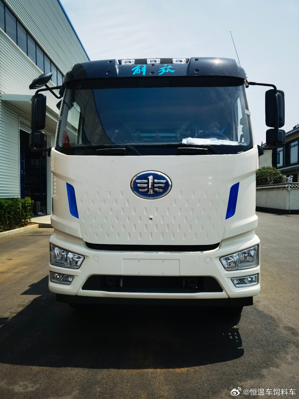 湖北龙牧～动电纯解放J6L8x4纯电散装饲料运输车产品参数配置解剖产品...