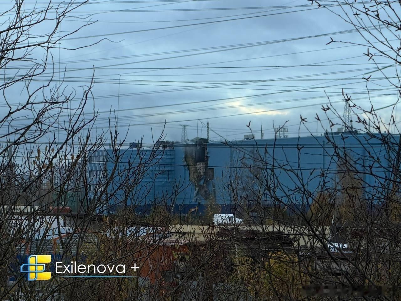 夜间遭乌克兰攻击无人机袭击后的俄罗斯社交媒体巨头 VK 所属的圣彼得堡数据中心....
#特朗普称希望见到普京##乌克兰要报复俄罗斯##俄罗斯石油码头遭乌克兰袭击##泽连斯基要求欧盟再给700亿#  ​​​#特朗普否认限制乌军使用星盾# ​