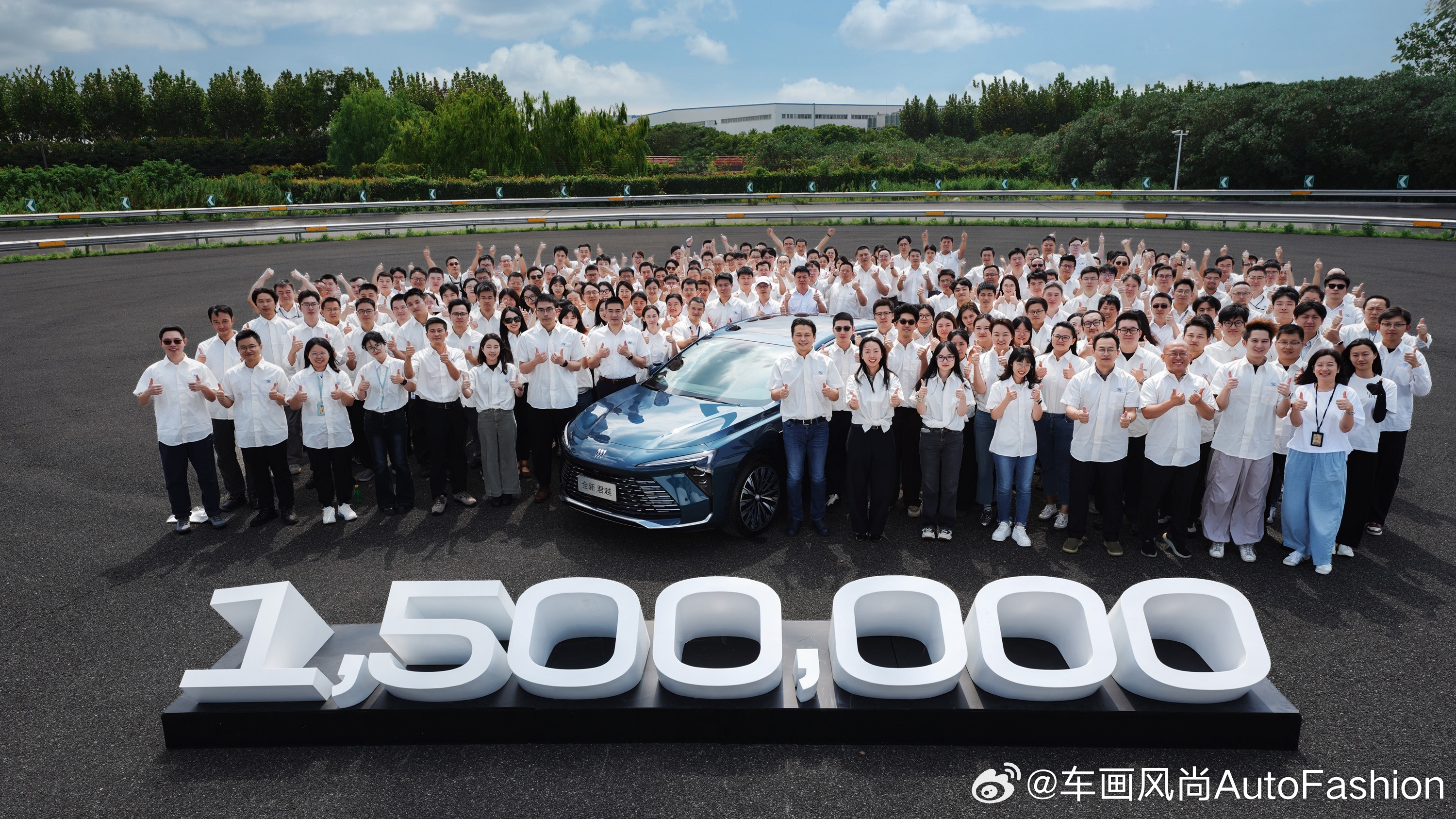 【克君越150万辆下线 第五代全新君越正式亮相】

9月29日，别克君越在上汽通用汽车金桥基地迎来150万辆整车下线，此次下线的第150万辆整车——第五代全新君越，携50项豪华升级重磅登场，以更越级、更智能、更豪华的用车体验，再立中高级车市场新标杆。新车将于10月10日正式上市，同时别克也邀请君越老 ​