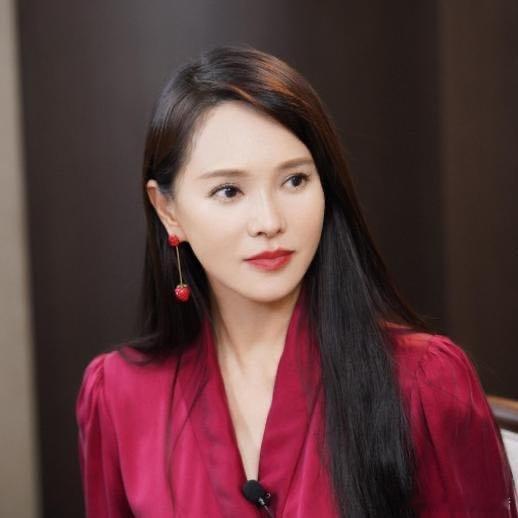 男童触臀事件升级！女生紧咬不放遭官媒严厉批评，伊能静言辞直指其心
77块8，两次120急救，三次谈崩的调解，一条500多万播放的视频。最先传遍全网的版本，是姑娘自己发出来的那条视频，她说自己被4岁男童"摸臀"了。 ​