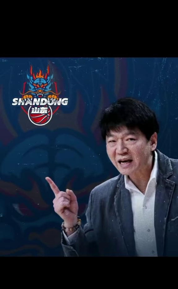 上海男篮这操作，你看懂了吗？眼看季后赛，防守核心“大白边”和另一外援...