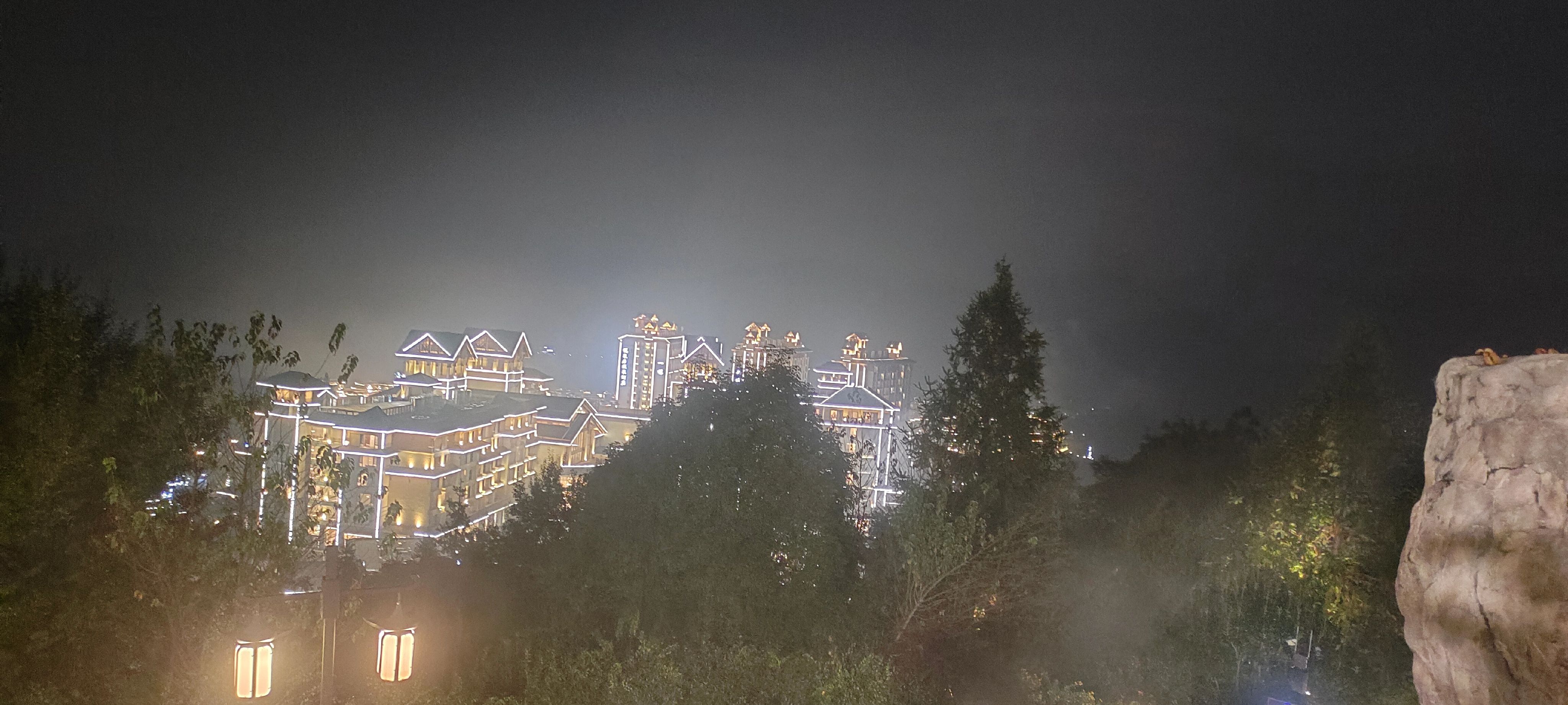 到底什么样的打击，才会让你一个人变得越来越冷漠，学会了疏远所有关系，从此孤身一人