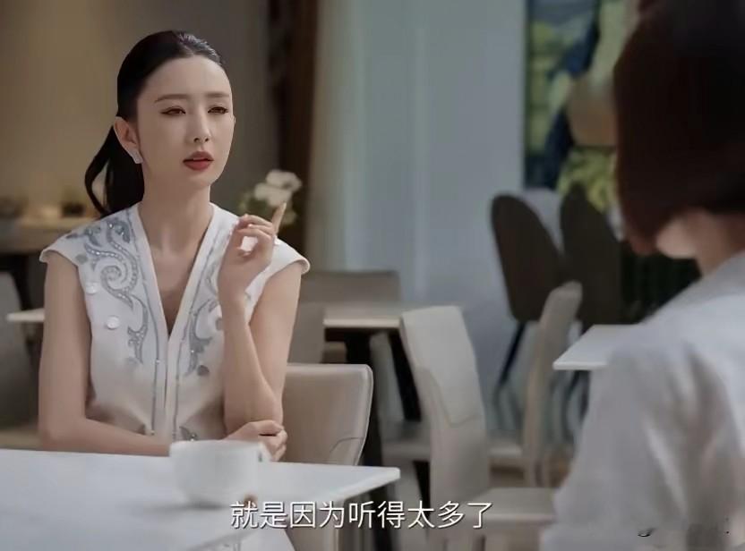 果然姜还是老的辣
我问我妈，佟丽娅为什么会选在发小的新疆餐厅招待鲁豫，我妈说：根本不是随便找家店吃饭，这顿饭藏着佟丽娅最温柔、最清醒的人情世故和青春初心。
 
很多人只觉得这里是地道新疆菜馆，氛围亲切接地气，适合老友闲谈。可细扒才知道，这家店藏着佟丽娅北漂最珍贵的回忆。当年，她和发小一起来北京追梦，
