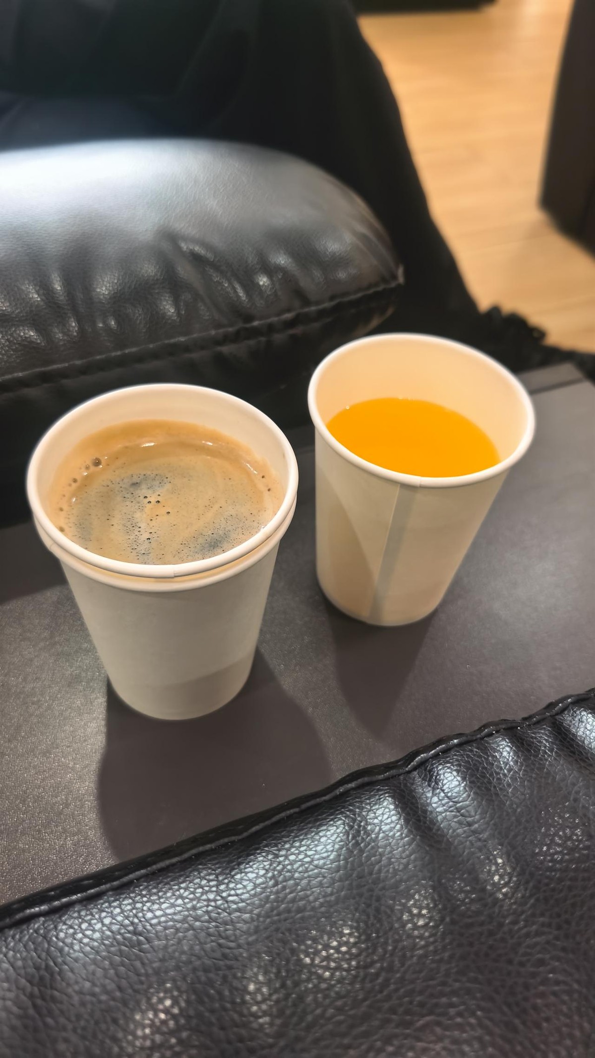 三个多小时。
按说车主听完能掉头就走。
可客服一句话，就把选择变成了服从。
海狮07EV买了不到2年，车后标字块松了。周末开到一家规模挺大的BYD四S店，刚到，客服先让她别说话，然后报：等待大概两个多小时，检查大概一个小时，合计三个多小时。能接受就等，不接受，没有其他办法。
你品品这句话。
不是“我