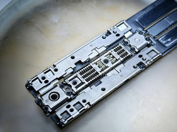 iPhone Duo精密铰链结构‼️