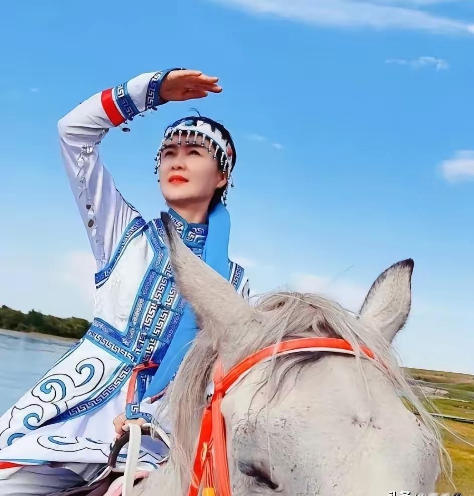 贺娇龙妹妹透露姐姐什么那么瘦：干工作太认真了！她跟姐去出差都瘦了5公斤...