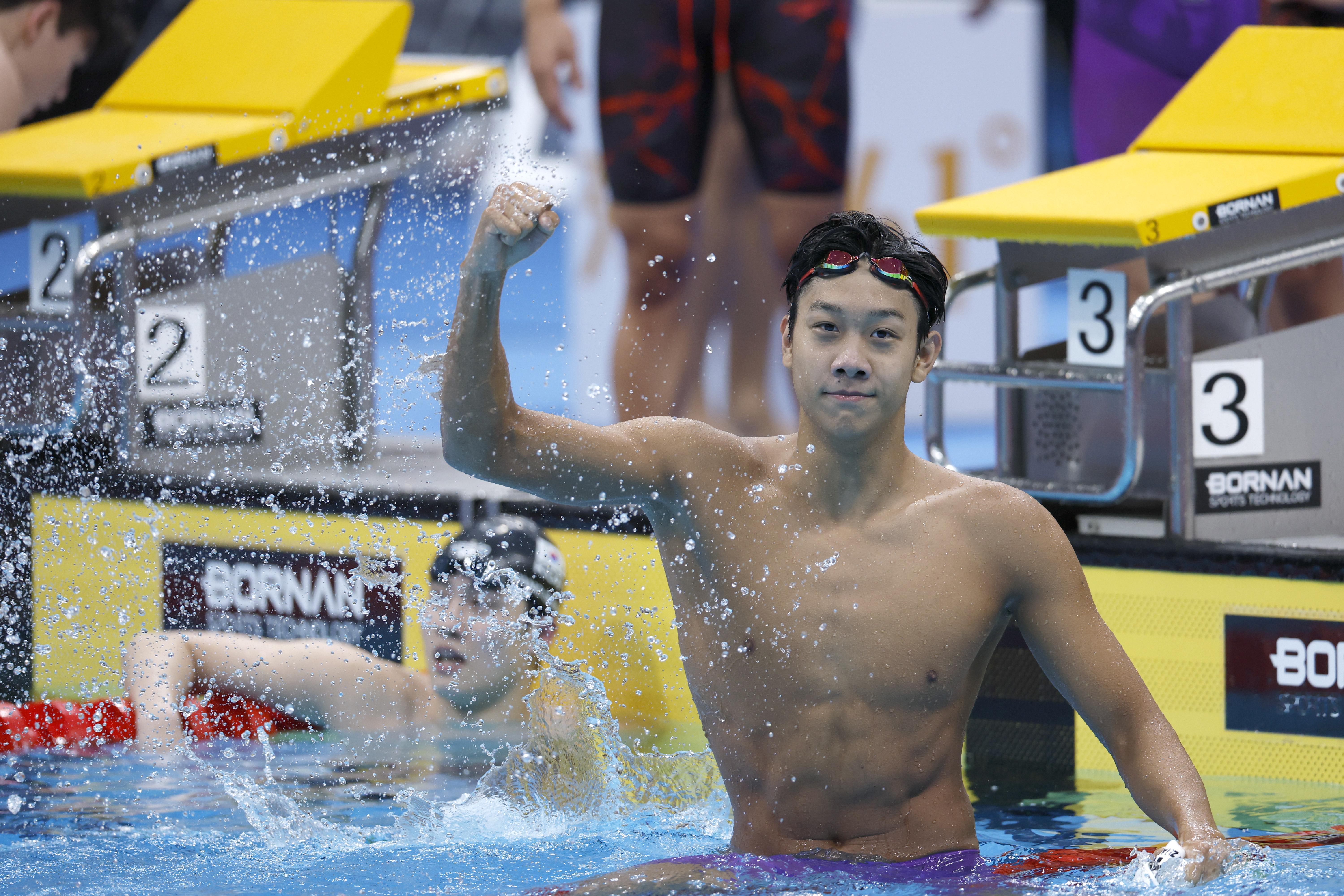 第23金！男子4x200自接力中国惊天逆转日本夺冠！
​2026亚运会游泳男子4x200米自由泳
 
这场决赛开局并不占优，中国队一度落后日本队3秒多，差距大到很多观众都觉得翻盘希望渺茫。徐海博、费立纬稳稳咬住，潘展乐奋力缩小分差，最后一棒张展硕全力冲刺，就靠最后十几米强势反超，7分00秒17，直接