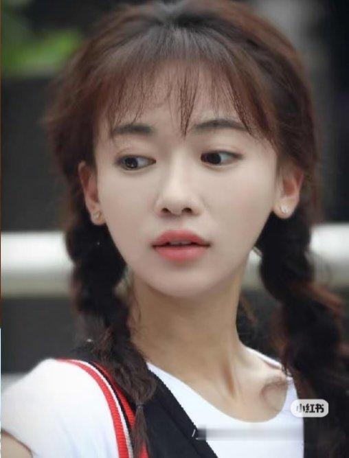 #吴谨言[超话]# 🧂早期是萌妹子来的​