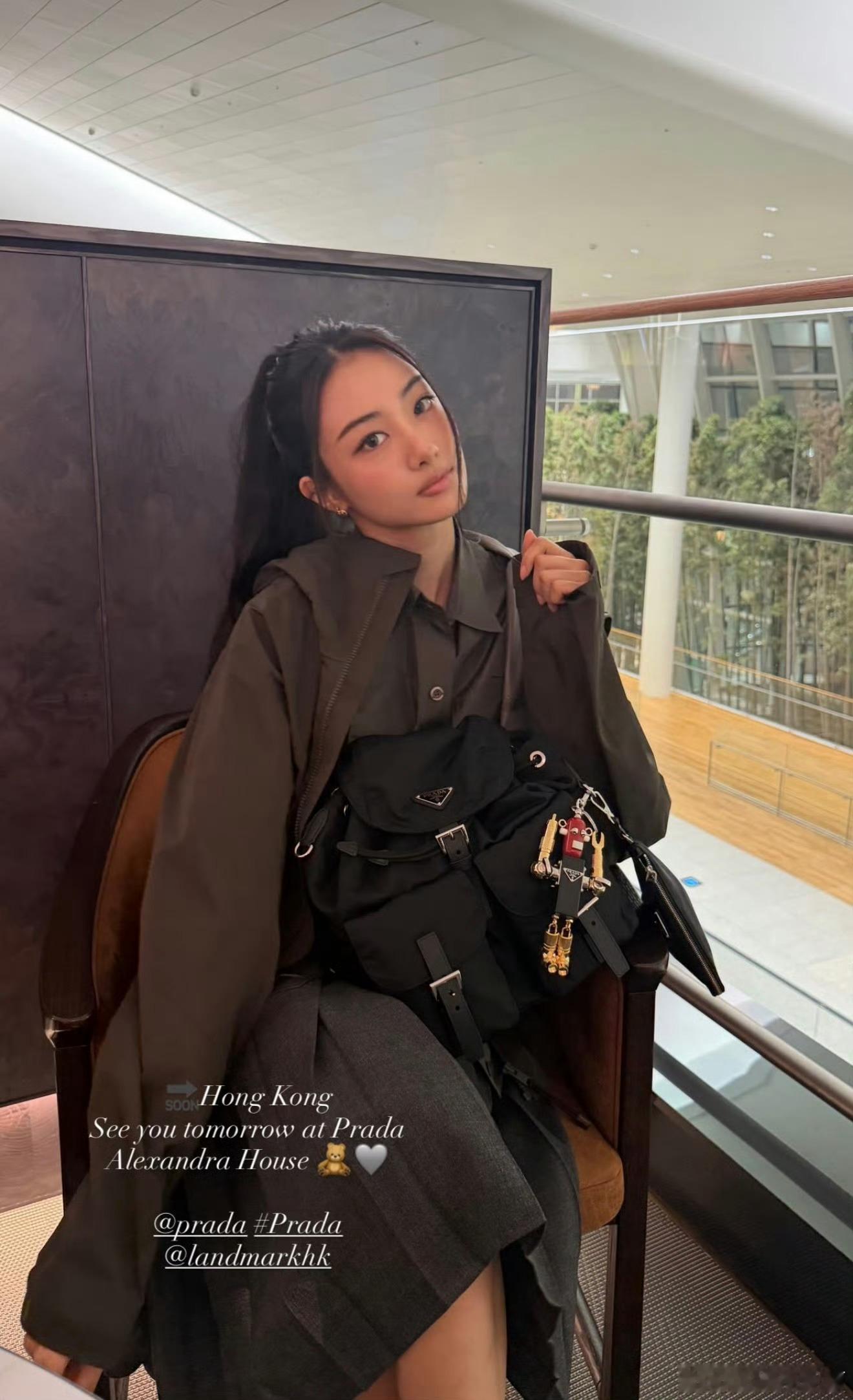 日常私服[超话]  yg新女团meovv成员gawon李嘉元机场私服 ✈️ 酷酷的大女人气场[酷][酷] ​​​