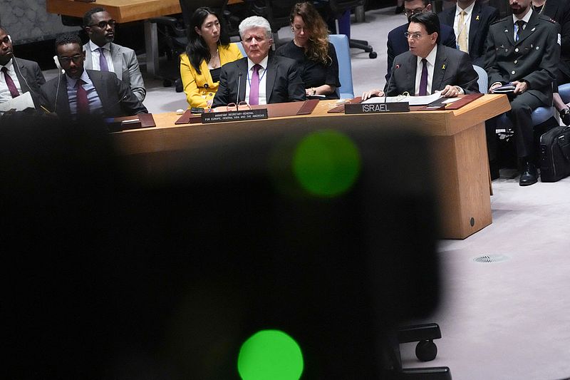 起身抗议离场的，大多是阿拉伯、伊斯兰国家的代表，也有部分非洲及其他地区国家的代表。并非所有国家的代表都选择离场，以色列代表团与部分国家的外交官依旧留在会场之中。
在联合国大会的正式场合，代表集体离场是相当常见的外交表态，代表着不认同发言人的立场、不愿继续聆听这场演