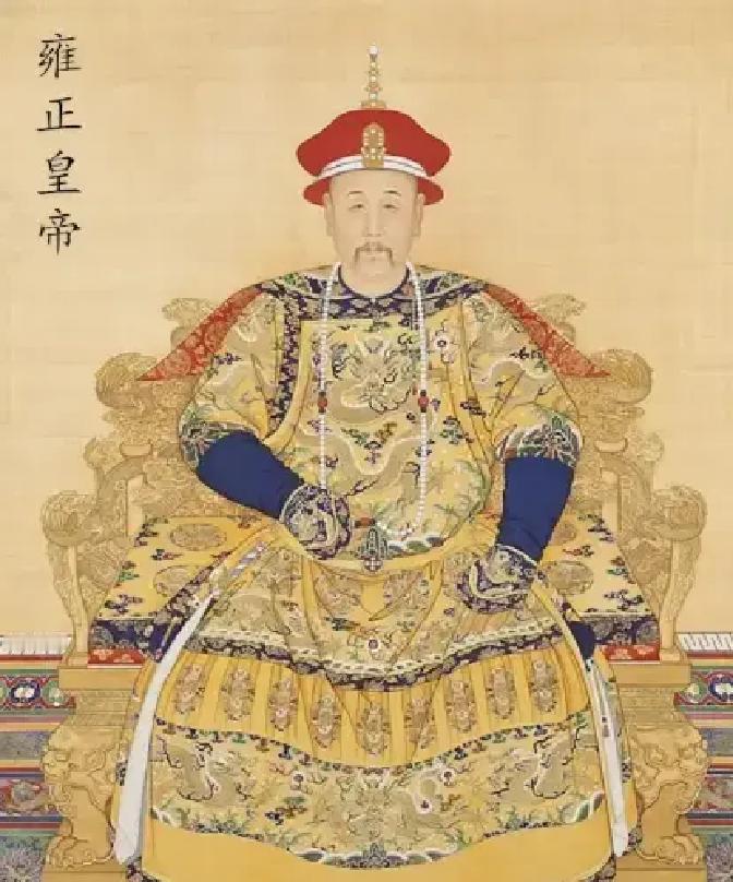 很多人翻看康熙晚年的官方档案，总觉得四阿哥胤禛能登基纯属侥幸。
他递上那道请求“辞去政务”的折子时，户部右侍郎赵申乔就在一旁。赵申乔眼看他笔迹平稳，措辞谦卑，心里只道这四阿哥到底还是怕了。折子送进畅春园，康熙只批了三个字：“知道了。”
胤禛当天就搬去了圆明园。他真在园子里辟了块菜地，挽起袖子下田。锄
