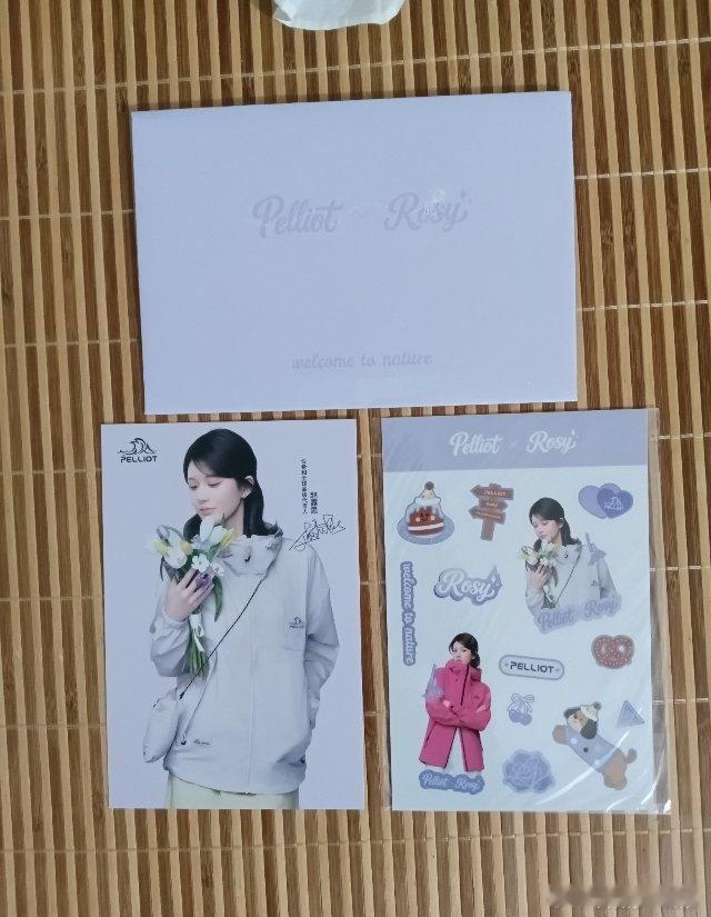 #赵露思周边产出站[超话]# 白菜价，伯希和海报卡+贴纸+赠信封包，可走pt[兔子]有宝宝收么[给你小心心] ​