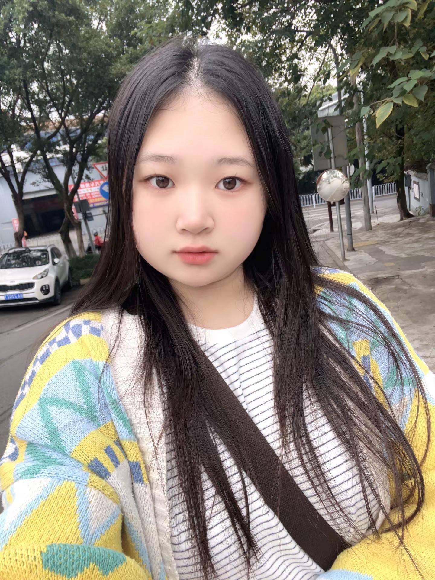 <p>街拍小姐姐穿搭秀 清冷感穿搭 雨伞女生专用 阳光是最好的滤镜 白...